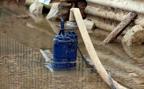 Rabatimiento de un nivel freático mediante el uso de una bomba