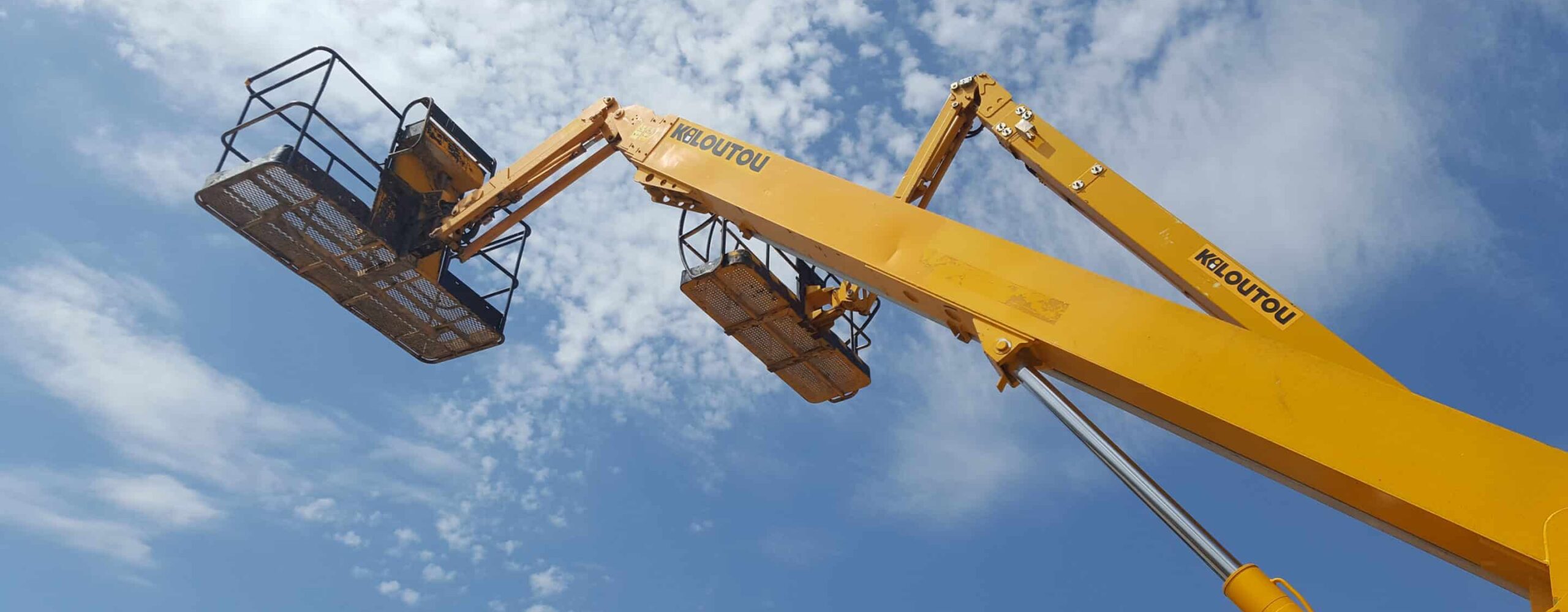 ¿Por qué alquilar una plataforma elevadora móvil?