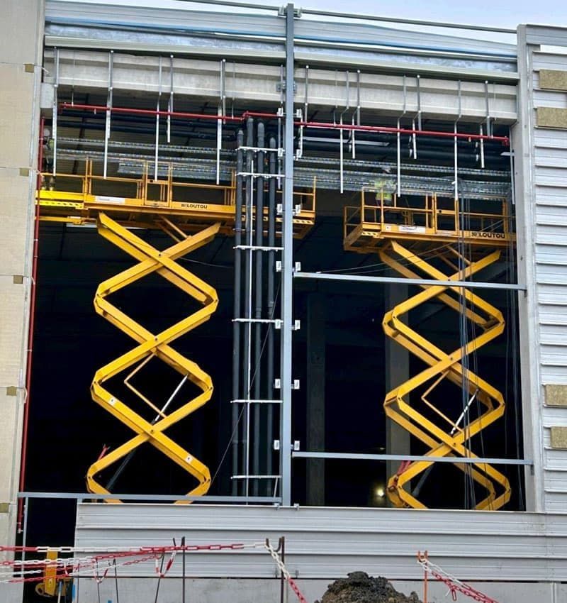 Außenbaustelle oder Industriehalle