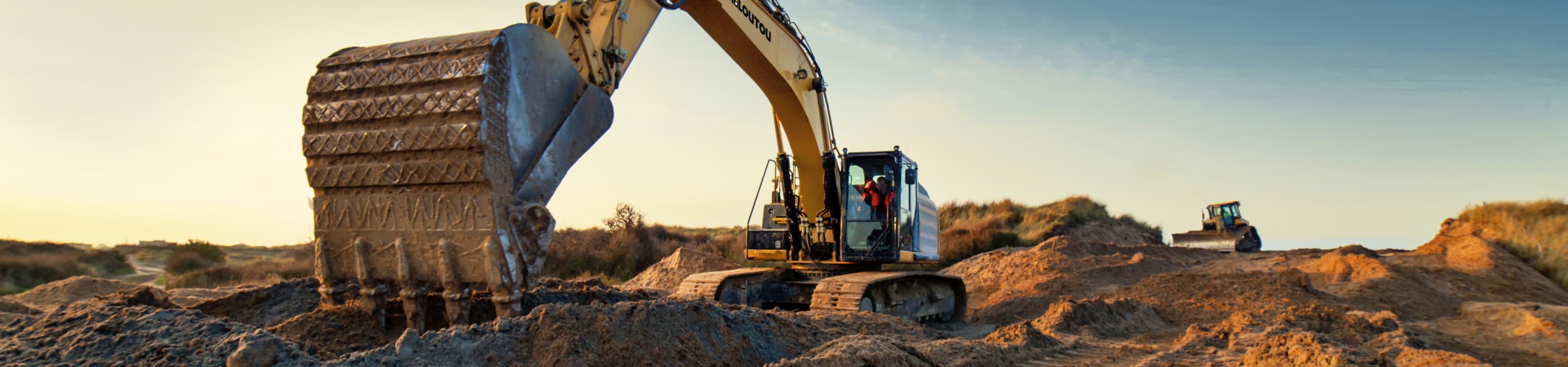 Escavatore Kiloutou per il noleggio, ideale per scavi, movimento terra e lavori pesanti in cantiere