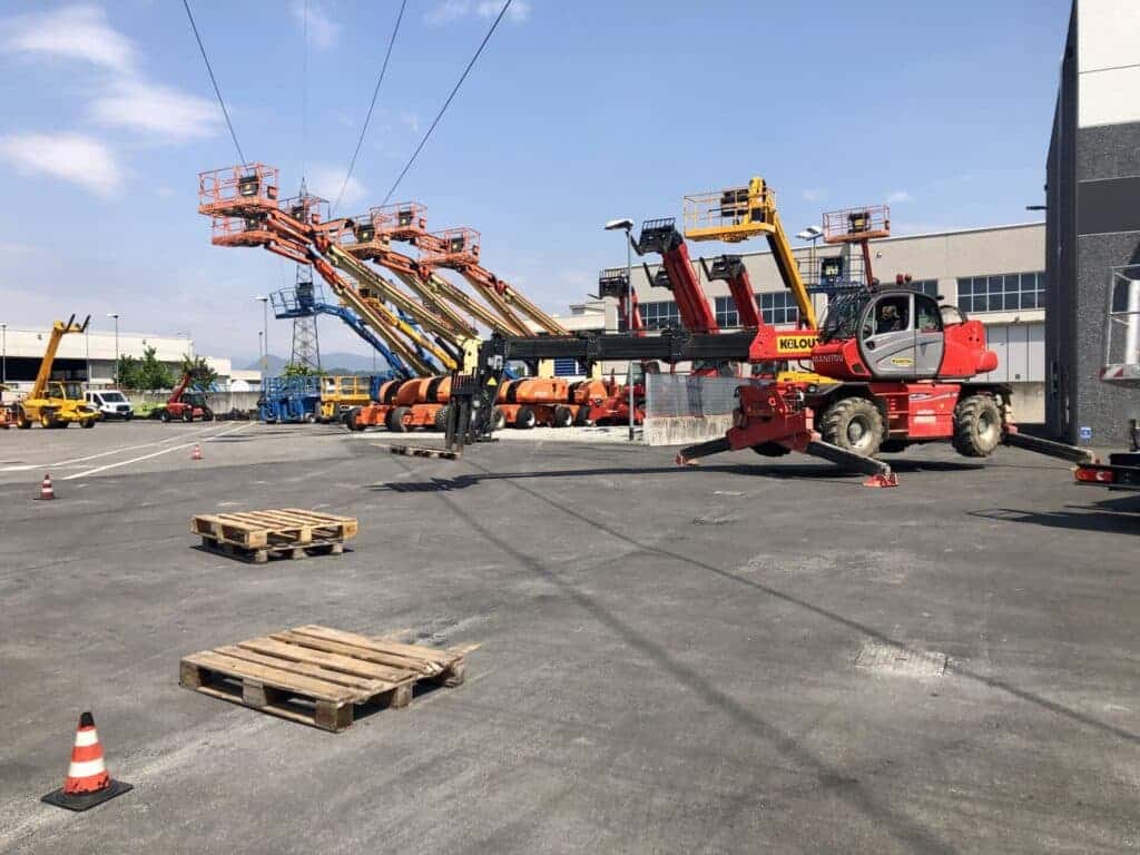 Formazione carrelli telescopici fissi e/o rotativi