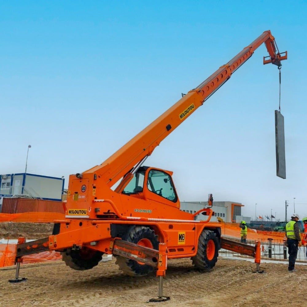 Merlo Roto 45.21 MCSS di Kiloutou Italia al lavoro in cantiere logistico di Padova