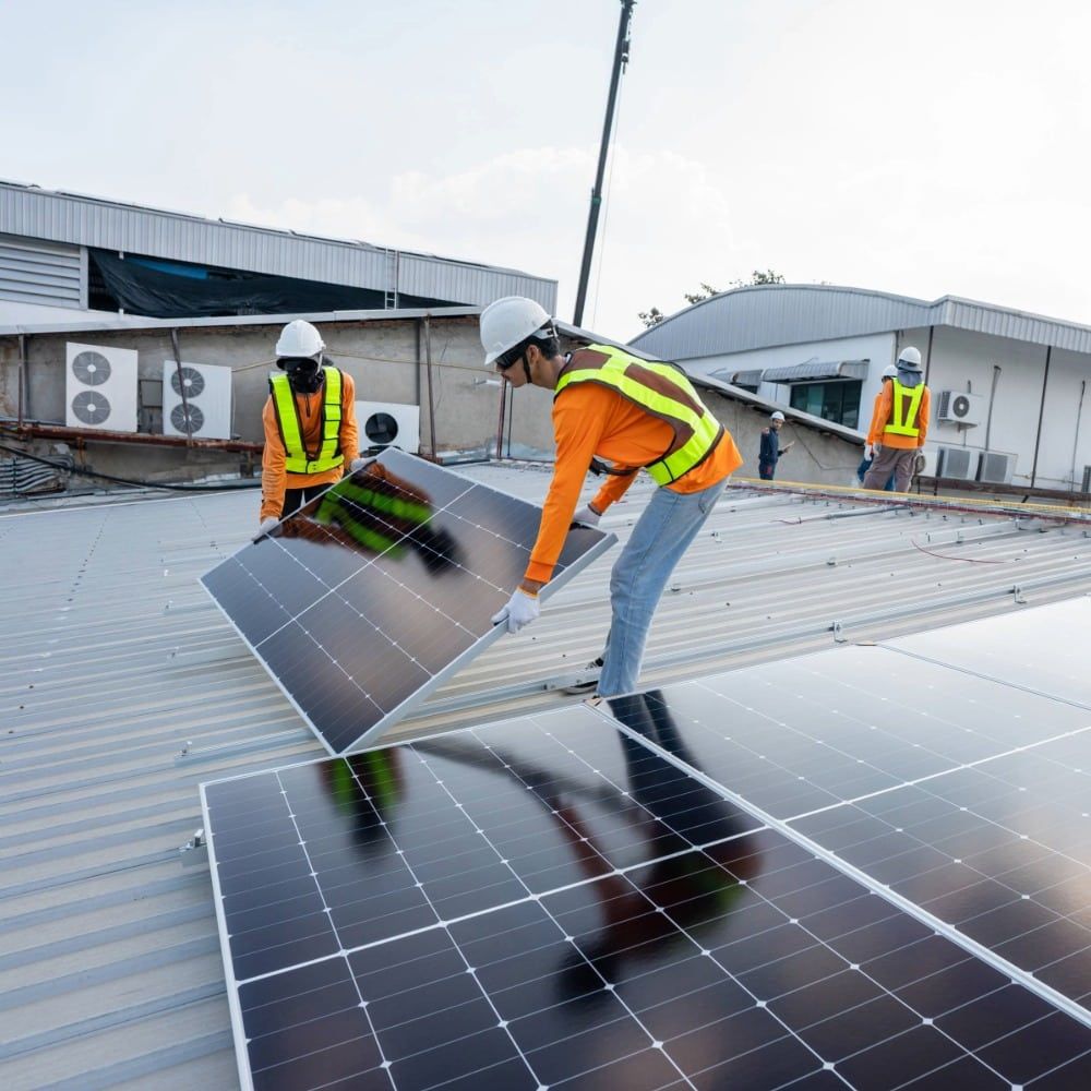 Installazione pannelli fotovoltaici con piattaforme aeree Kiloutou Italia