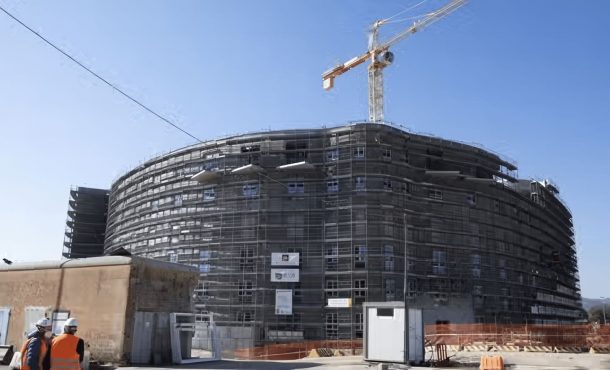 La piattaforma articolata 1250 AJP di Kiloutou nel cuore del nuovo ospedale di Montecchio Arzignano