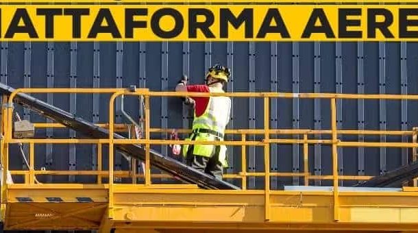 Cosa serve per guidare una piattaforma aerea?