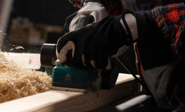 Czym szlifować drewno?